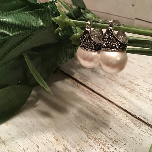 Pearl Earrings - Picture 4 of 6